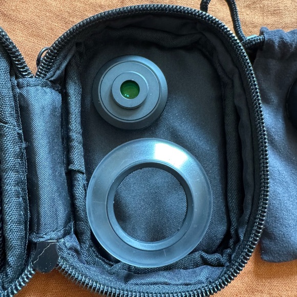 Sandmarc Macro 25 mm Camera Lens With Lens Covers And Clips For iPhone - Picture 2 of 5